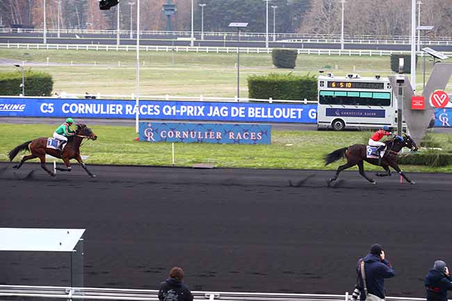 Photo d'arrivée de la course pmu CORNULIER RACES Q1 - PRIX JAG DE BELLOUET à PARIS-VINCENNES le Dimanche 18 décembre 2022