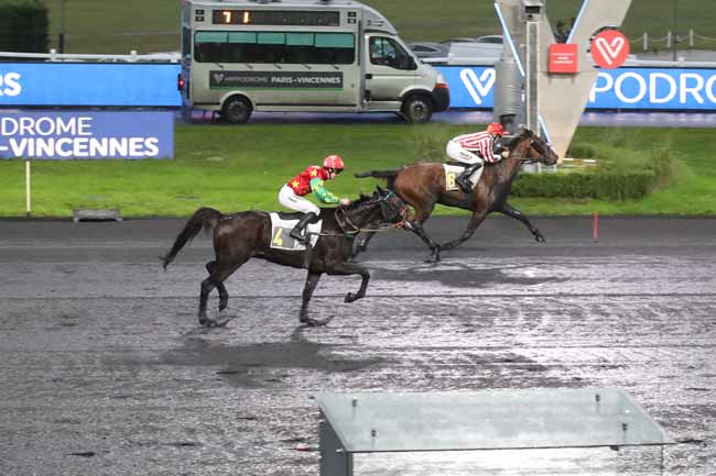 Photo d'arrivée de la course pmu PRIX DE GISORS à PARIS-VINCENNES le Mardi 20 décembre 2022