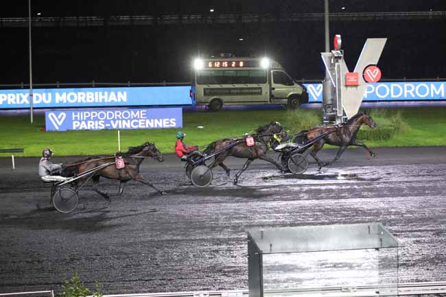 Photo d'arrivée de la course pmu PRIX DU MORBIHAN à PARIS-VINCENNES le Mardi 20 décembre 2022