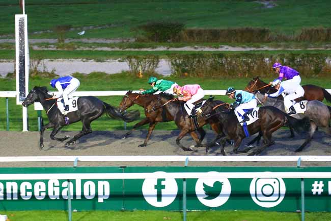 Photo d'arrivée de la course pmu PRIX DU LIEU DES CHAMPS à DEAUVILLE le Mardi 20 décembre 2022
