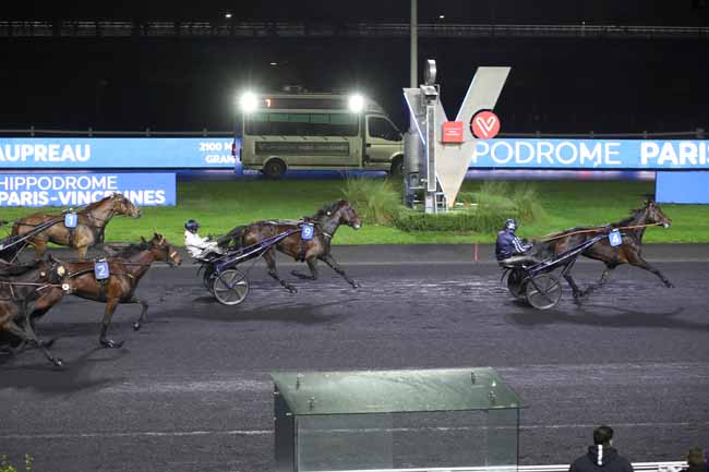 Photo d'arrivée de la course pmu PRIX DE BEAUPREAU à PARIS-VINCENNES le Mercredi 21 décembre 2022