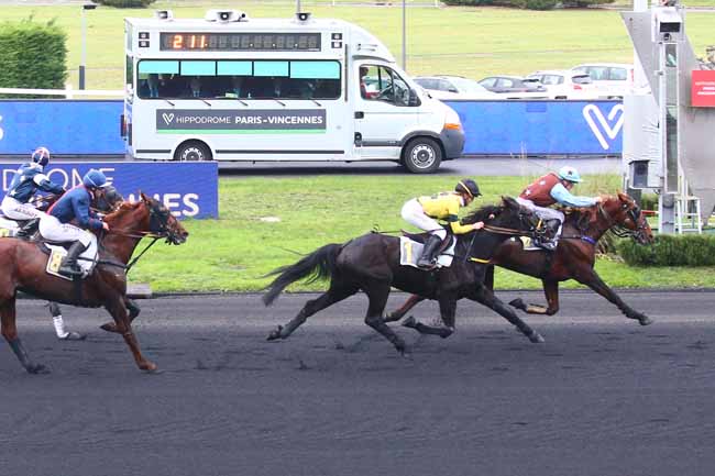 Photo d'arrivée de la course pmu PRIX DE LENS à PARIS-VINCENNES le Dimanche 25 décembre 2022