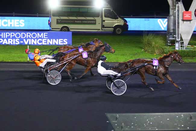 Photo d'arrivée de la course pmu PRIX DE CONCHES à PARIS-VINCENNES le Dimanche 25 décembre 2022