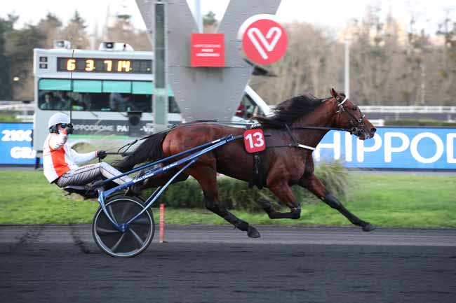 Photo d'arrivée de la course pmu PRIX DE LA TOURAINE à PARIS-VINCENNES le Jeudi 29 décembre 2022