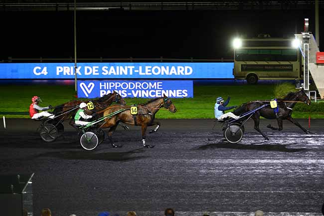 Photo d'arrivée de la course pmu PRIX DE SAINT-LEONARD à PARIS-VINCENNES le Vendredi 30 décembre 2022