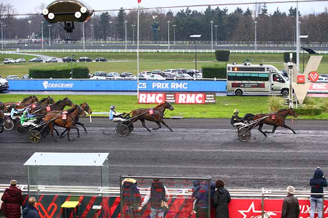 Photo d'arrivée de la course pmu PRIX RMC (PRIX DU CROISE-LAROCHE) à PARIS-VINCENNES le Dimanche 1 janvier 2023