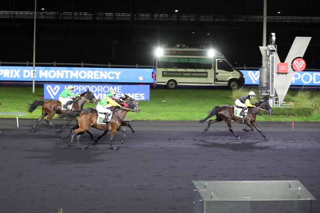 Photo d'arrivée de la course pmu PRIX DE MONTMORENCY à PARIS-VINCENNES le Lundi 2 janvier 2023