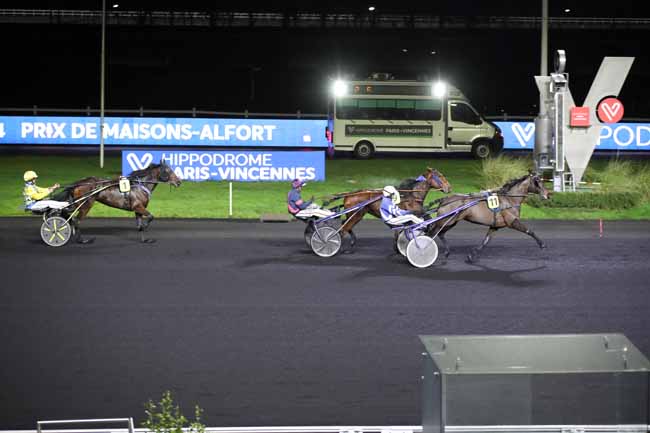 Photo d'arrivée de la course pmu PRIX DE MAISONS-ALFORT à PARIS-VINCENNES le Lundi 2 janvier 2023