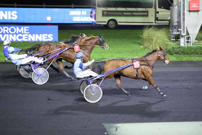 Photo d'arrivée de la course pmu PRIX DE SAINT-DENIS à PARIS-VINCENNES le Lundi 2 janvier 2023