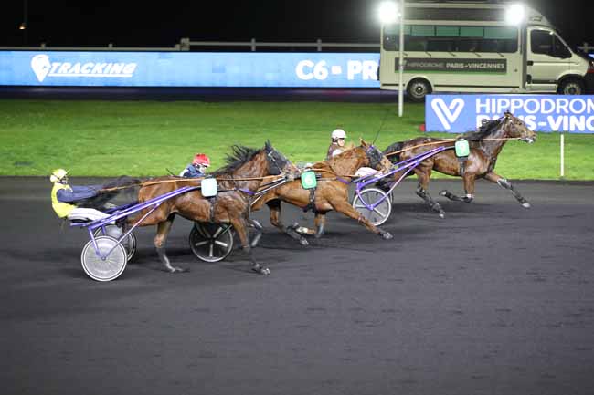 Photo d'arrivée de la course pmu PRIX DE BONNEUIL à PARIS-VINCENNES le Lundi 2 janvier 2023