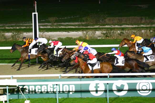 Photo d'arrivée de la course pmu PRIX DU BASSIN DU COMMERCE à DEAUVILLE le Vendredi 6 janvier 2023