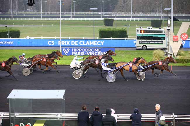 Photo d'arrivée de la course pmu PRIX DE CLAMECY à PARIS-VINCENNES le Samedi 7 janvier 2023
