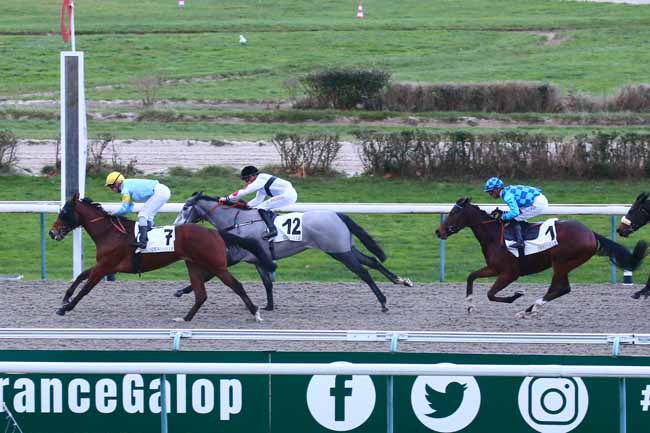 Photo d'arrivée de la course pmu PRIX DU CHEMIN DE FER à DEAUVILLE le Samedi 7 janvier 2023
