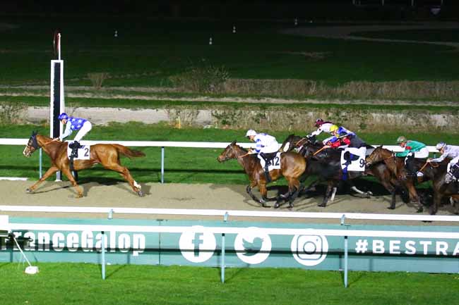 Photo d'arrivée de la course pmu PRIX DES ROUGES TERRES à DEAUVILLE le Samedi 7 janvier 2023