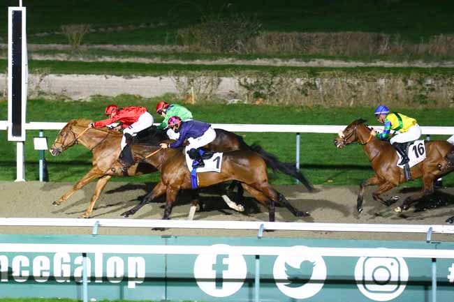 Photo d'arrivée de la course pmu PRIX DE FOLLEVILLE à DEAUVILLE le Samedi 7 janvier 2023