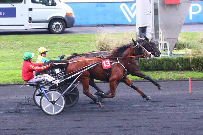 Photo d'arrivée de la course pmu PRIX GELINOTTE à PARIS-VINCENNES le Dimanche 8 janvier 2023