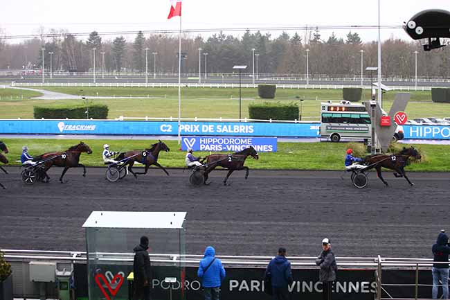 Photo d'arrivée de la course pmu PRIX DE SALBRIS à PARIS-VINCENNES le Mardi 10 janvier 2023