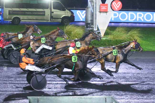 Photo d'arrivée de la course pmu PRIX DE FRESNES à PARIS-VINCENNES le Samedi 14 janvier 2023