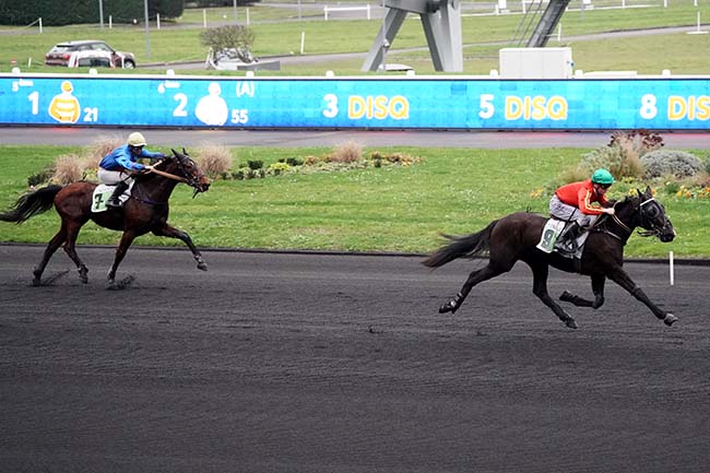 Photo d'arrivée de la course pmu PRIX DE MONTREUIL à PARIS-VINCENNES le Mardi 17 janvier 2023
