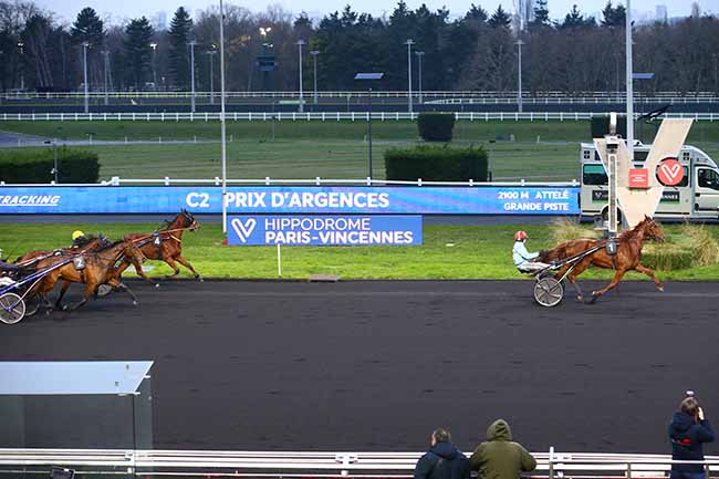 Photo d'arrivée de la course pmu PRIX D'ARGENCES à PARIS-VINCENNES le Lundi 23 janvier 2023