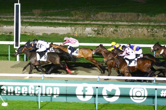 Photo d'arrivée de la course pmu PRIX DES CADRANS SOLAIRES à DEAUVILLE le Vendredi 27 janvier 2023