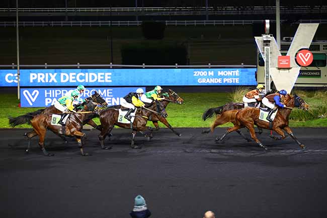 Photo d'arrivée de la course pmu PRIX DECIDEE à PARIS-VINCENNES le Vendredi 3 février 2023