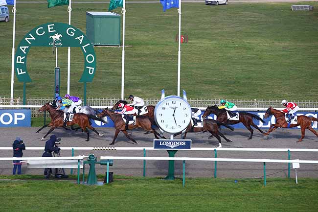 Photo d'arrivée de la course pmu PRIX DU ROND-POINT DES AIGLES à CHANTILLY le Lundi 6 février 2023