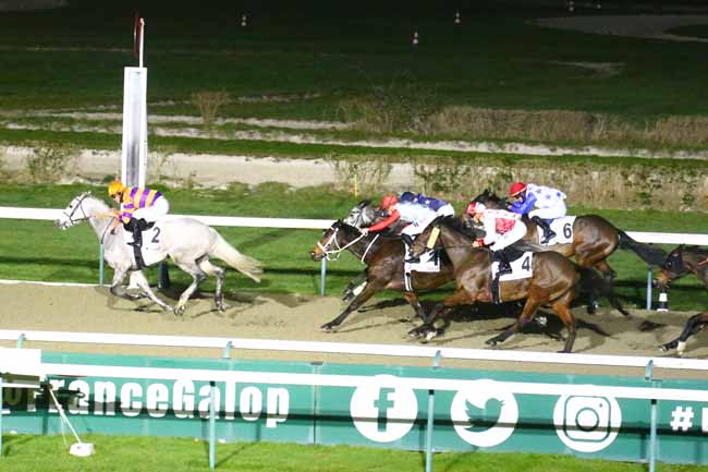 Photo d'arrivée de la course pmu PRIX DU PORT RACINE à DEAUVILLE le Vendredi 10 février 2023