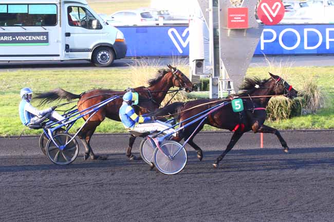 Photo d'arrivée de la course pmu PRIX DE VERNEUIL à PARIS-VINCENNES le Samedi 11 février 2023