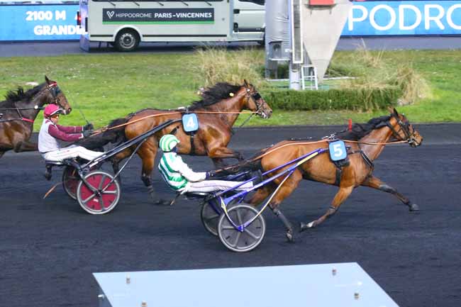 Photo d'arrivée de la course pmu PRIX EPHREM HOUEL à PARIS-VINCENNES le Samedi 11 février 2023