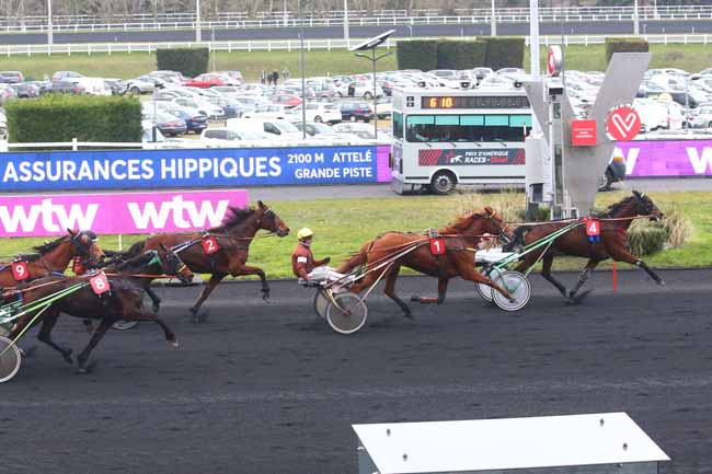 Photo d'arrivée de la course pmu PRIX WTW HIPCOVER ASSURANCES HIPPIQUES (PRIX DE JUAN-LES-PINS) à PARIS-VINCENNES le Dimanche 12 février 2023
