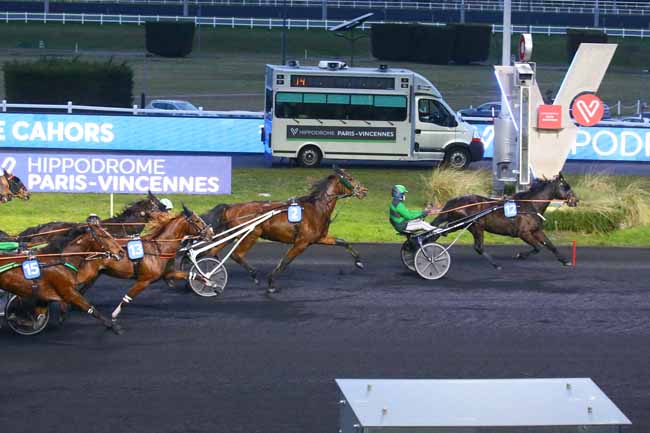 Photo d'arrivée de la course pmu PRIX DE CAHORS à PARIS-VINCENNES le Jeudi 16 février 2023