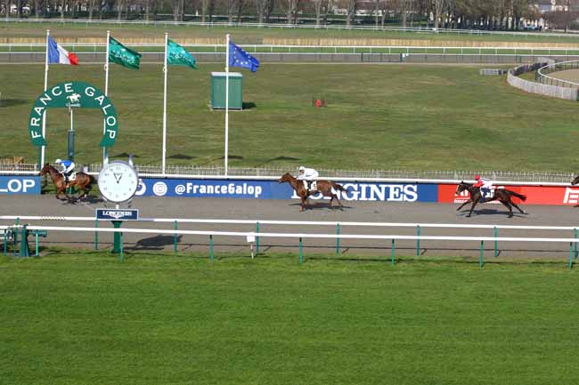 Photo d'arrivée de la course pmu PRIX DU CHATEAU DE LA REINE BLANCHE à CHANTILLY le Jeudi 16 février 2023