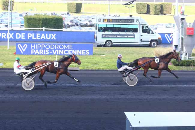 Photo d'arrivée de la course pmu PRIX DE PLEAUX à PARIS-VINCENNES le Dimanche 19 février 2023