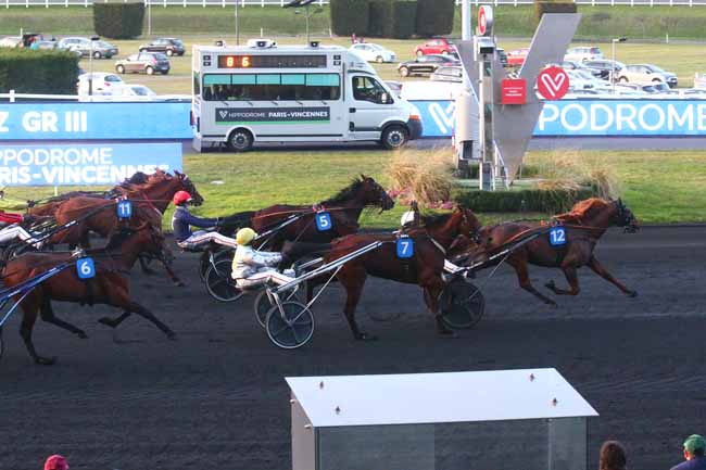 Photo d'arrivée de la course pmu PRIX D'ORTHEZ à PARIS-VINCENNES le Dimanche 19 février 2023