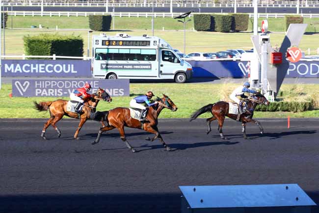 Photo d'arrivée de la course pmu PRIX DE MACHECOUL à PARIS-VINCENNES le Lundi 20 février 2023