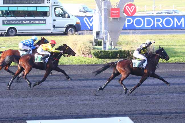 Photo d'arrivée de la course pmu PRIX D'AVENCHES à PARIS-VINCENNES le Mardi 21 février 2023