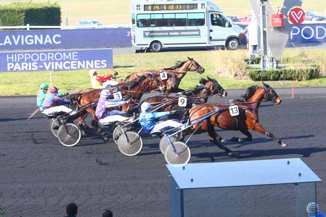 Photo d'arrivée de la course pmu PRIX DE BLAVIGNAC à PARIS-VINCENNES le Jeudi 2 mars 2023