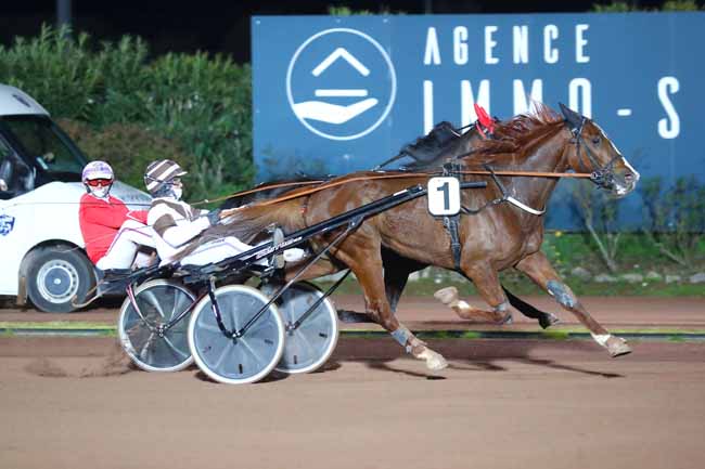 Photo d'arrivée de la course pmu PRIX D'AMMEVILLE à CAGNES-SUR-MER le Vendredi 3 mars 2023