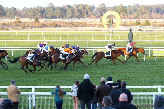 Photo d'arrivée de la course pmu PRIX DES CHARMES à FONTAINEBLEAU le Vendredi 3 mars 2023