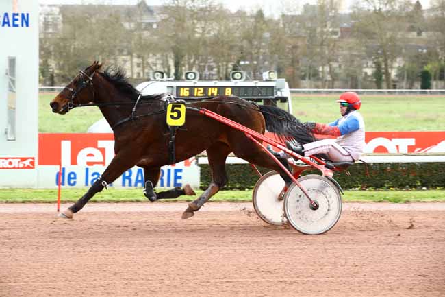 Photo d'arrivée de la course pmu PRIX DE SAINT-ETIENNE à CAEN le Lundi 6 mars 2023