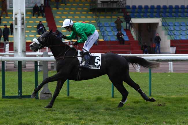 Photo d'arrivée de la course pmu PRIX AVRANCHIN à COMPIEGNE le Mardi 7 mars 2023