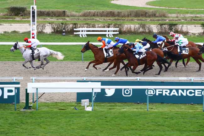 Photo d'arrivée de la course pmu PRIX DU PHARE DE LA HEVE à DEAUVILLE le Vendredi 10 mars 2023