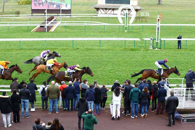 Photo d'arrivée de la course pmu PRIX DU CARREFOUR DE L'ARMISTICE à COMPIEGNE le Dimanche 12 mars 2023