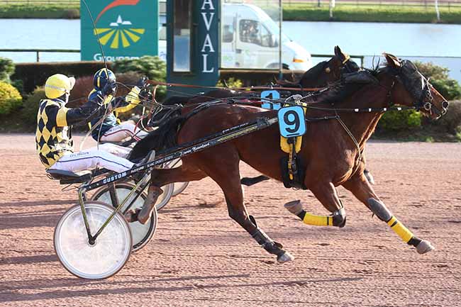 Photo d'arrivée de la course pmu PRIX WWW.LAMAYENNE.FR à LAVAL le Mardi 14 mars 2023