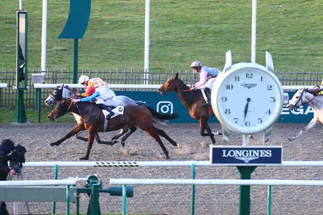 Photo d'arrivée de la course pmu PRIX DES PISTES à CHANTILLY le Mercredi 15 mars 2023