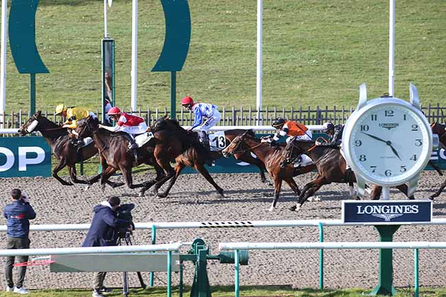 Photo d'arrivée de la course pmu PRIX RIVERQUEEN à CHANTILLY le Mardi 21 mars 2023