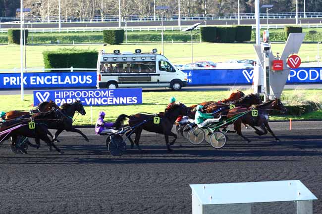 Photo d'arrivée de la course pmu PRIX ENCELADUS à PARIS-VINCENNES le Vendredi 24 mars 2023