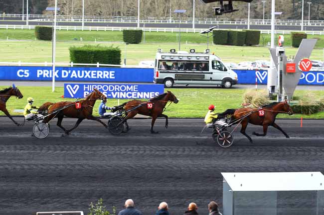 Photo d'arrivée de la course pmu PRIX D'AUXERRE à PARIS-VINCENNES le Samedi 25 mars 2023