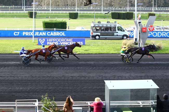 Photo d'arrivée de la course pmu PRIX JEAN CABROL à PARIS-VINCENNES le Samedi 25 mars 2023